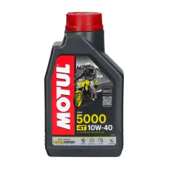 Butelka oleju Motul 5000 10W-40 z motocyklistą na etykiecie.