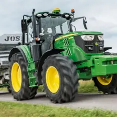 Ile kosztuje ciągnik John Deere? Ceny, które Cię zaskoczą