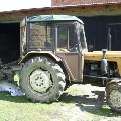 Ile waży ciągnik C 330? Odkryj różnice w masie i wyposażeniu