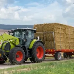 Ile można jechać ciągnikiem rolniczym? Ograniczenia, przepisy i bezpieczeństwo