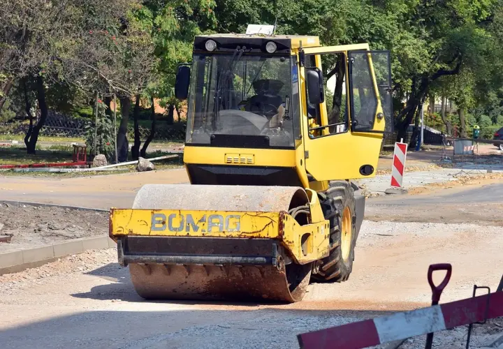 Czy ciągnik rolniczy jest pojazdem wolnobieżnym? Sprawdź przepisy!