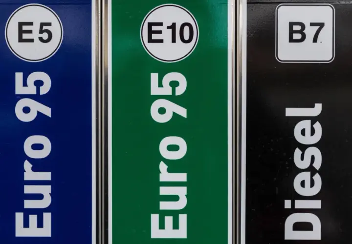 Benzyna E10 do jakiego auta? Sprawdź, czy Twój samochód jest kompatybilny