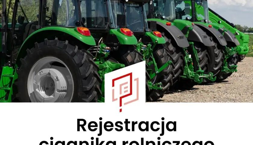 Rząd zielonych ciągników rolniczych. Dowiedz się, jak wyrejestrować ciągnik rolniczy bez złomowania, aby zachować jego wartość.