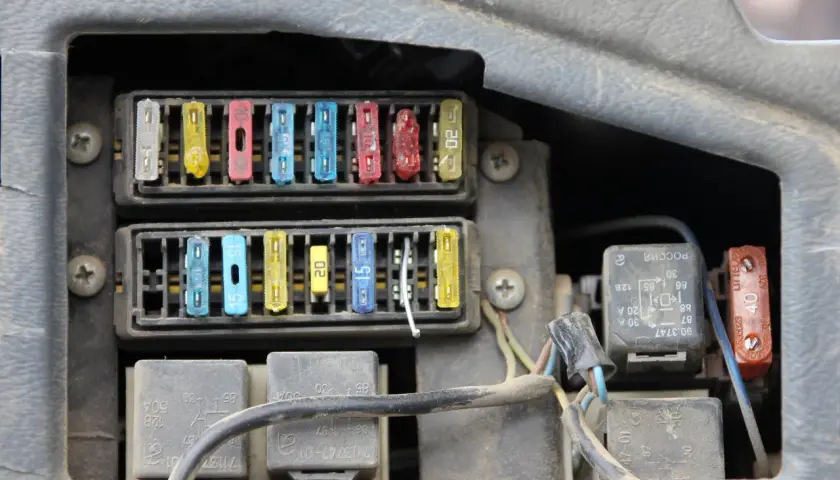 Jak podłączyć radio w ciągniku – uniknij najczęstszych błędów instalacji