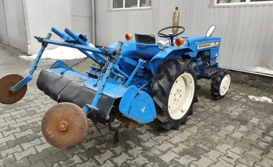 Ile oleju do silnika? Japoński traktor - Poradnik