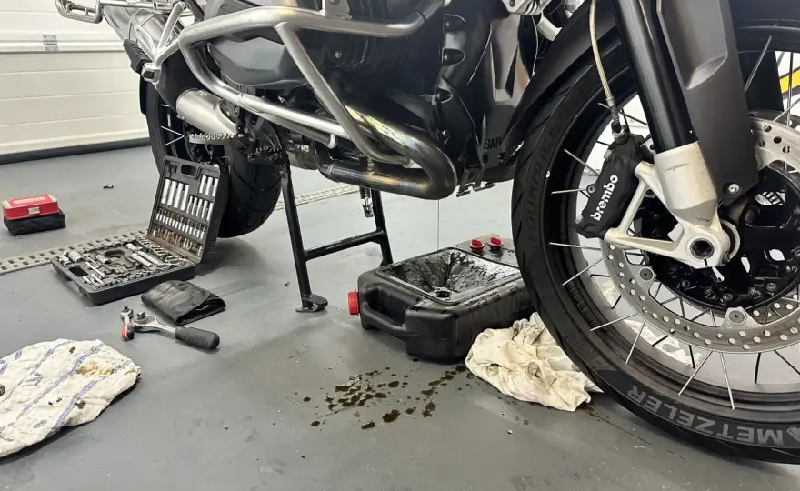 Co ile wymiana oleju w motocyklu 125? Kluczowe informacje dla każdego właściciela