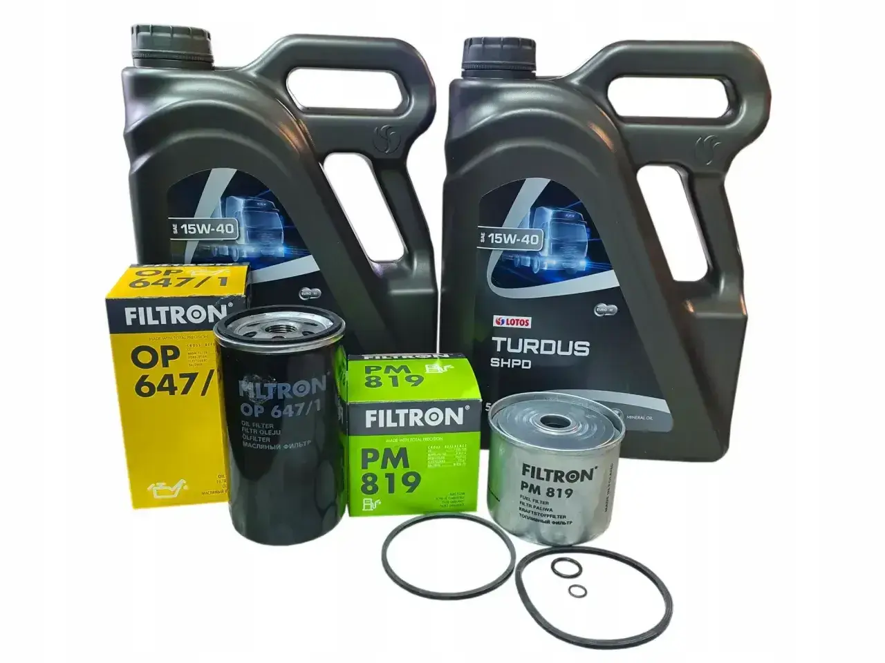 Zestaw filtrów i oleju 15W-40 do C-360. Sprawdź, ile oleju do skrzyni C 360 potrzebujesz, a tu znajdziesz wszystko.