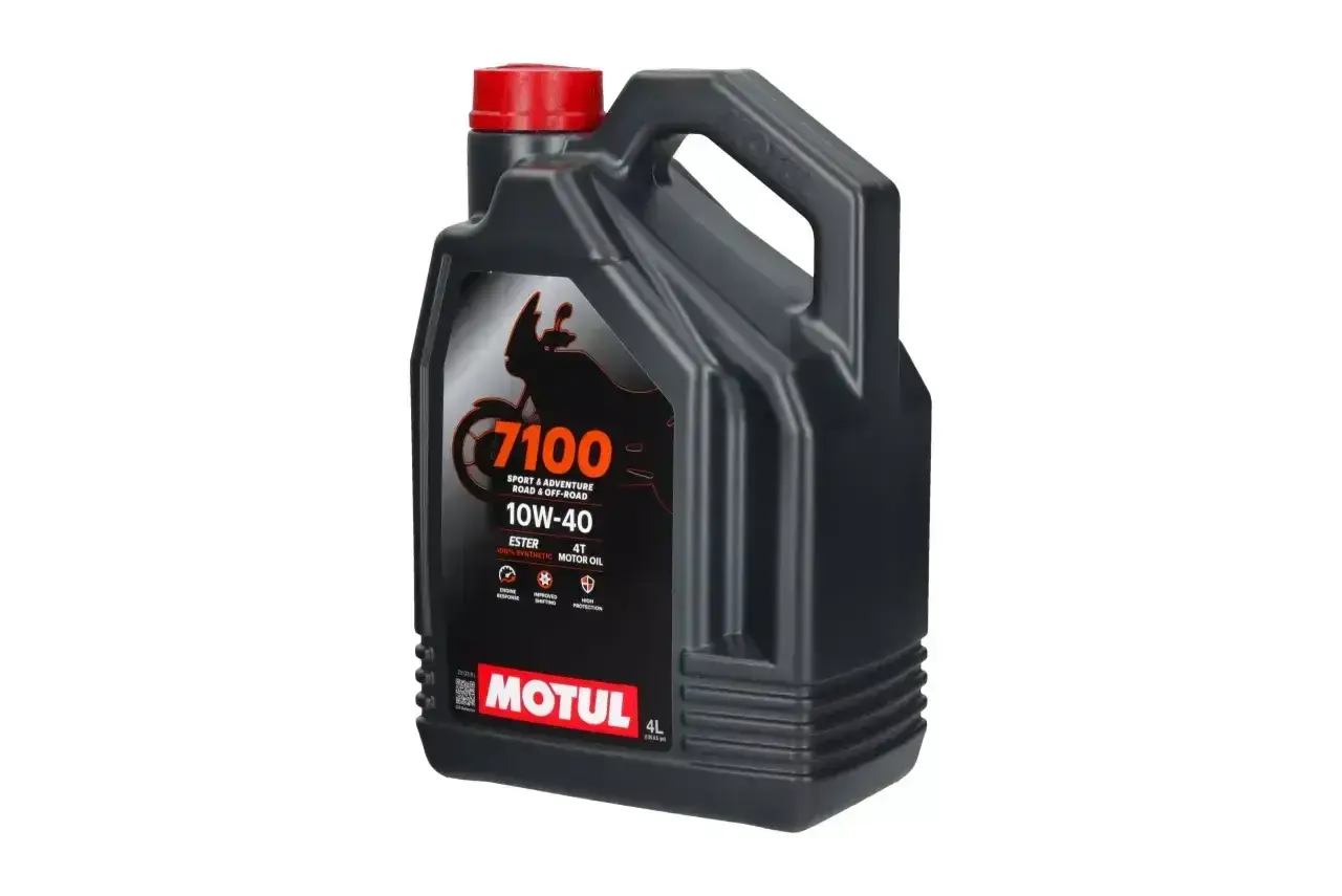 Czarny kanister z olejem Motul 7100 10W-40. Porównanie z Motul 5100.
