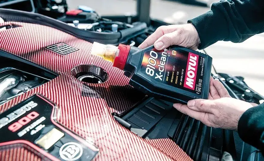 Zdjęcie Olej Motul: Jak wybrać najlepszy olej do swojego pojazdu?