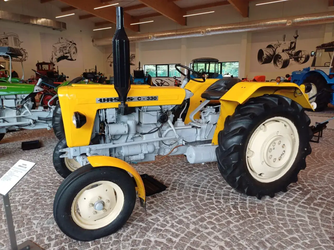 Żółty Ursus C-330, czyli