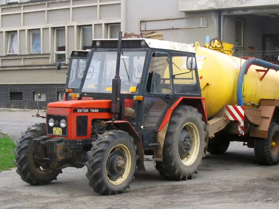 Zetor 7211 - Ile ma KM? Prawda o mocy i zastosowaniach